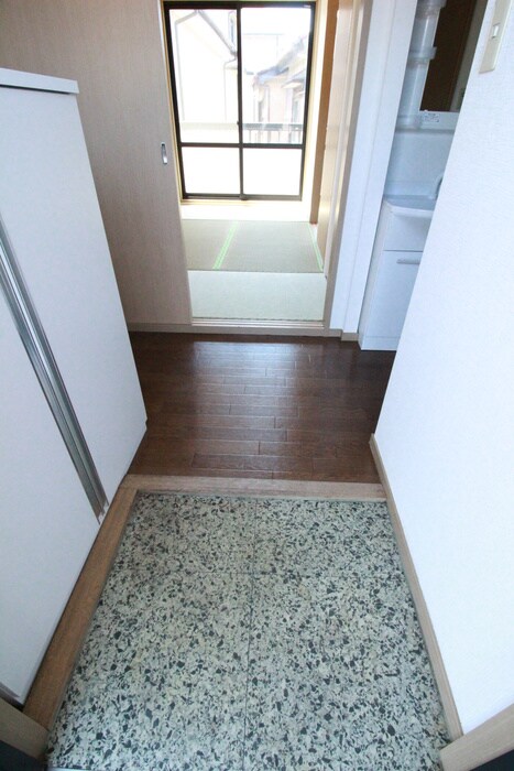 物件内観写真13　(玄関)