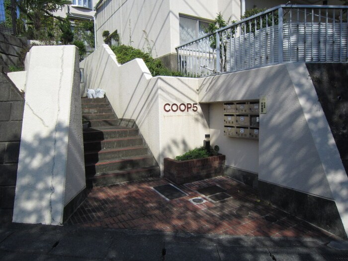 物件外観写真3　(エントランス部分)