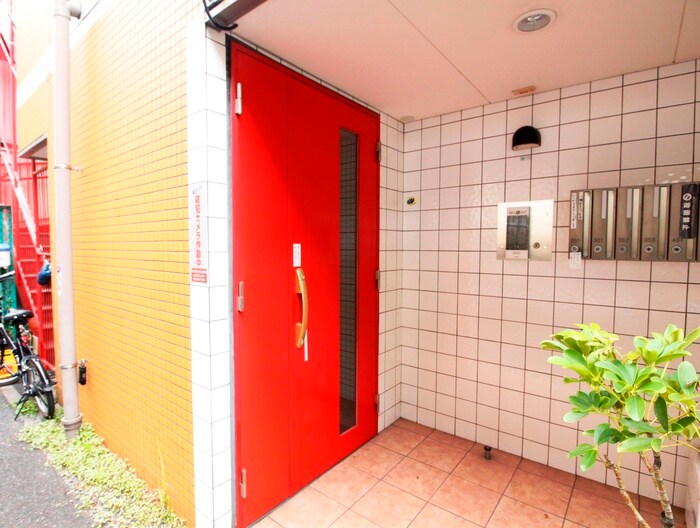 物件外観写真2　(エントランス部分)