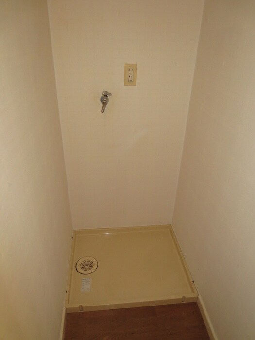 物件内観写真11　(洗濯機置場)