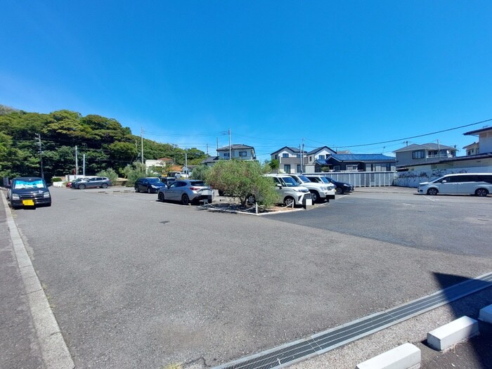 物件外観写真2　(駐車場)