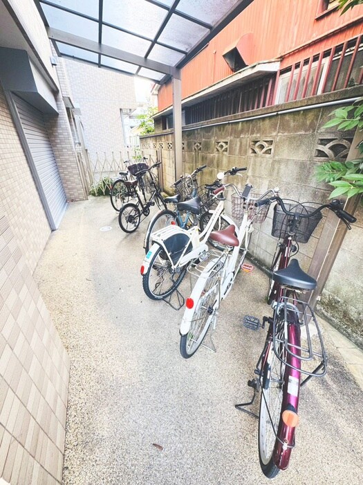 物件外観写真5　(駐輪場)