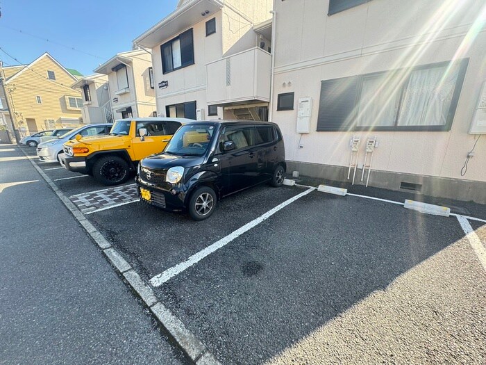 物件外観写真2　(駐車場)