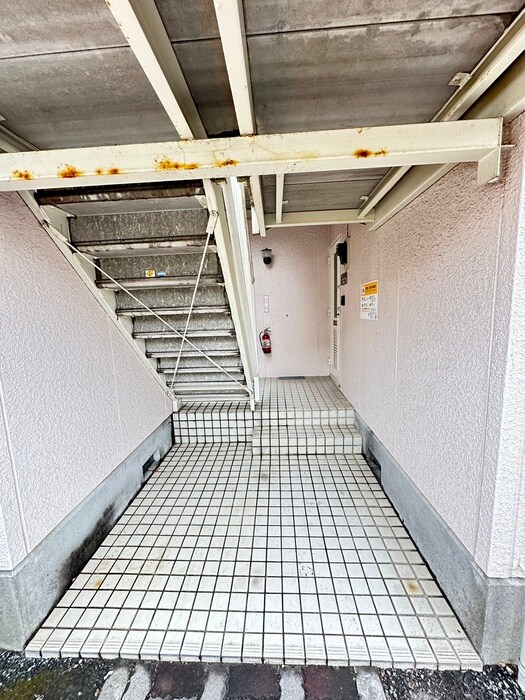 物件外観写真5　(エントランス部分)