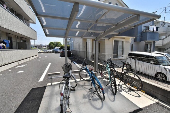 物件外観写真3　(駐輪場)