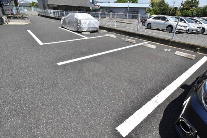 物件外観写真4　(駐車場)