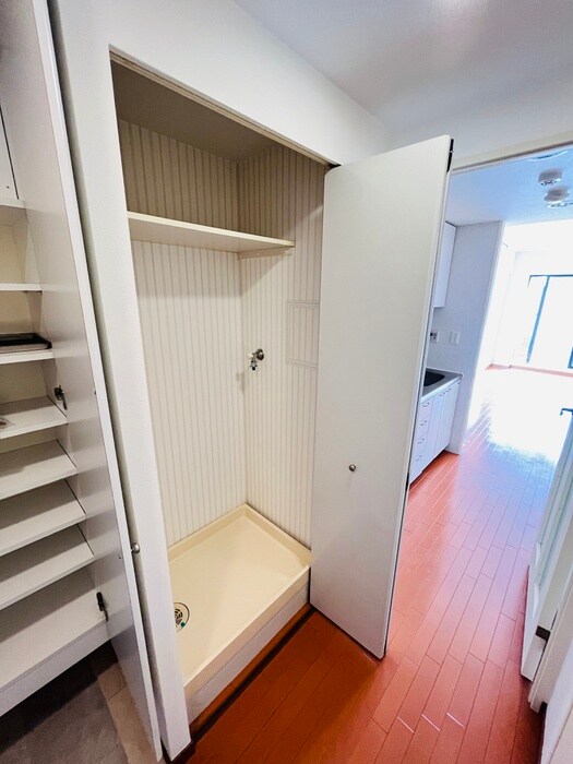 物件内観写真16　(洗濯機置場)