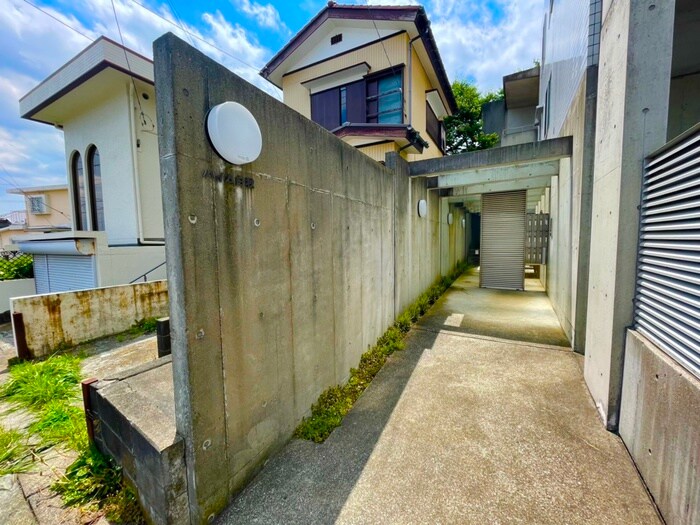 物件外観写真3　(エントランス部分)