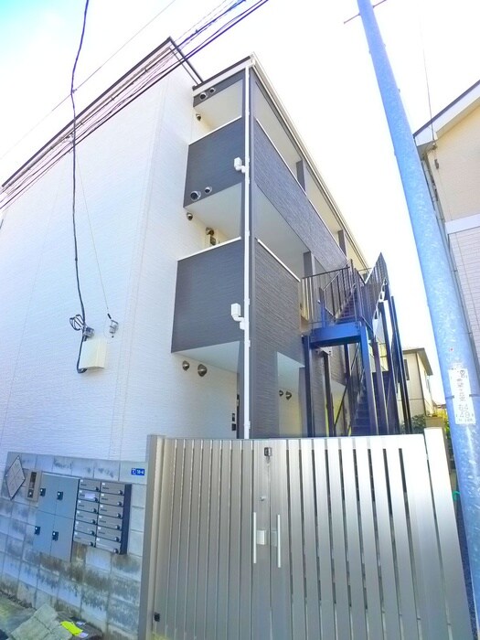 物件外観写真6　(エントランス部分)