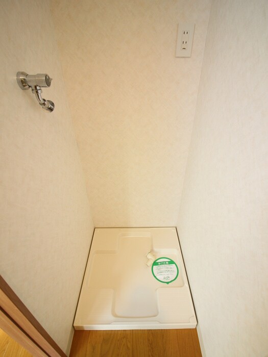 物件内観写真16　(洗濯機置場)