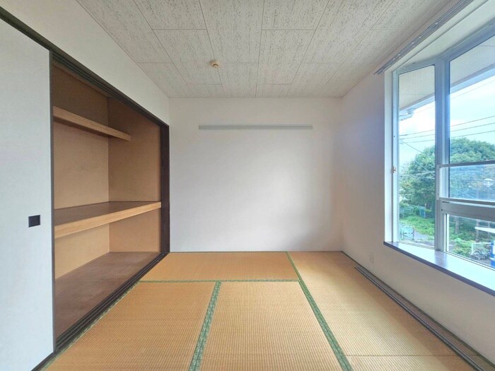 物件内観写真11　(室内からの展望)