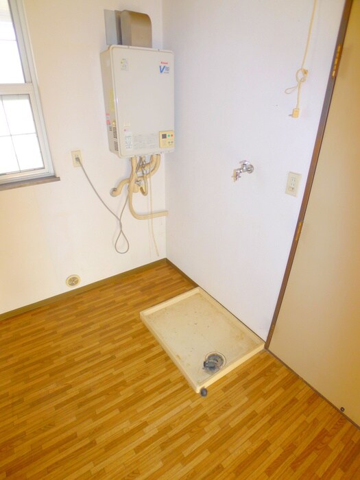 物件内観写真17　(洗濯機置場)