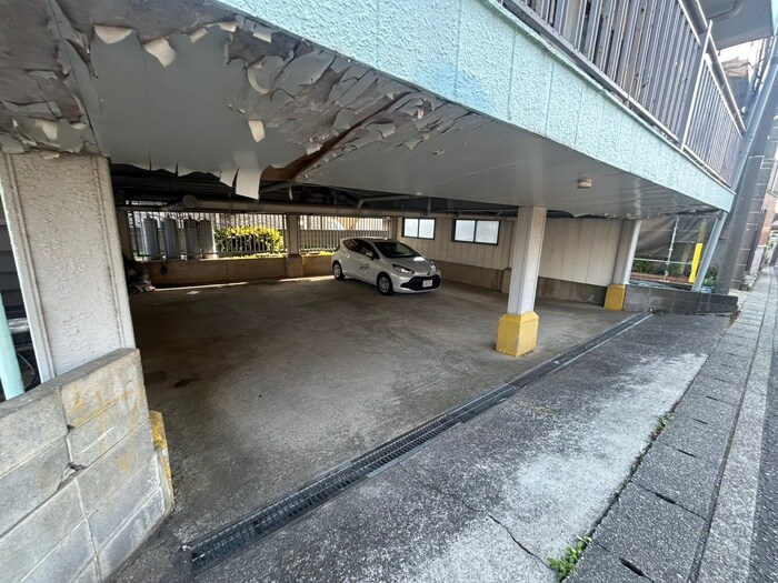 物件外観写真5　(駐車場)