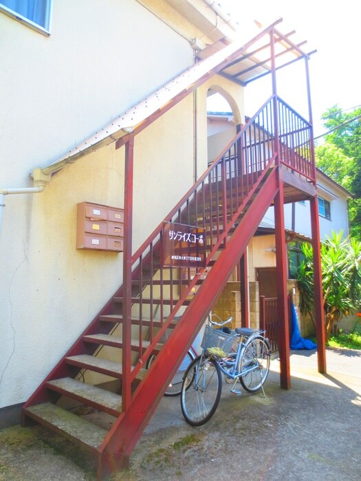 物件外観写真3　(エントランス部分)