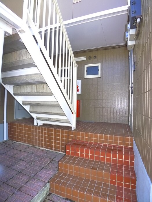 物件外観写真4　(エントランス部分)