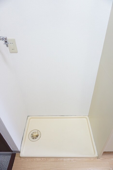 物件内観写真11　(洗濯機置場)