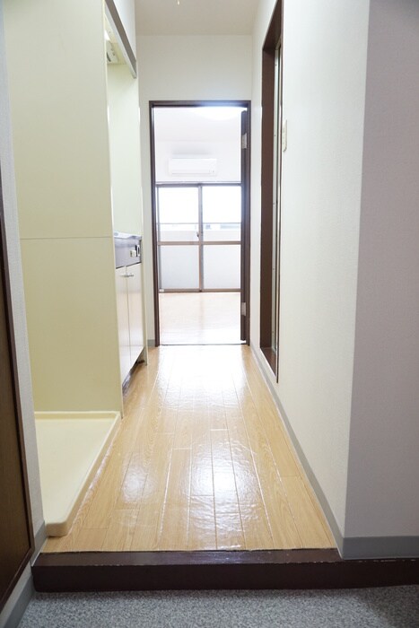 物件内観写真12　(玄関)