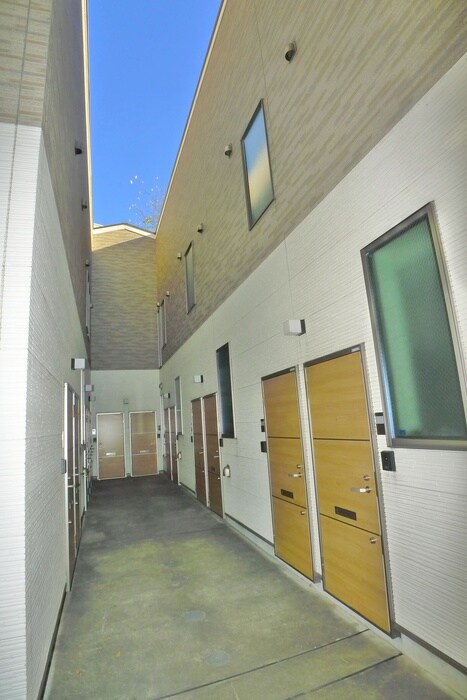 物件外観写真3　(エントランス部分)