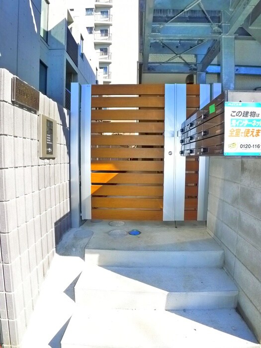 物件外観写真5　(エントランス部分)