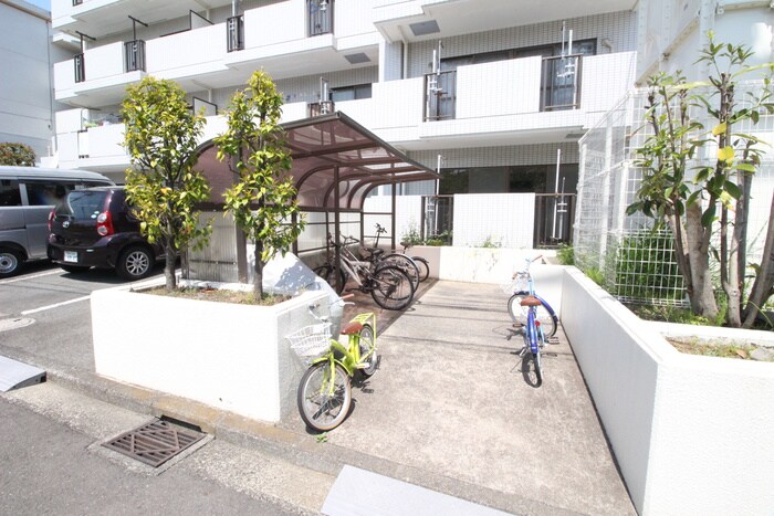 物件外観写真4　(駐輪場)