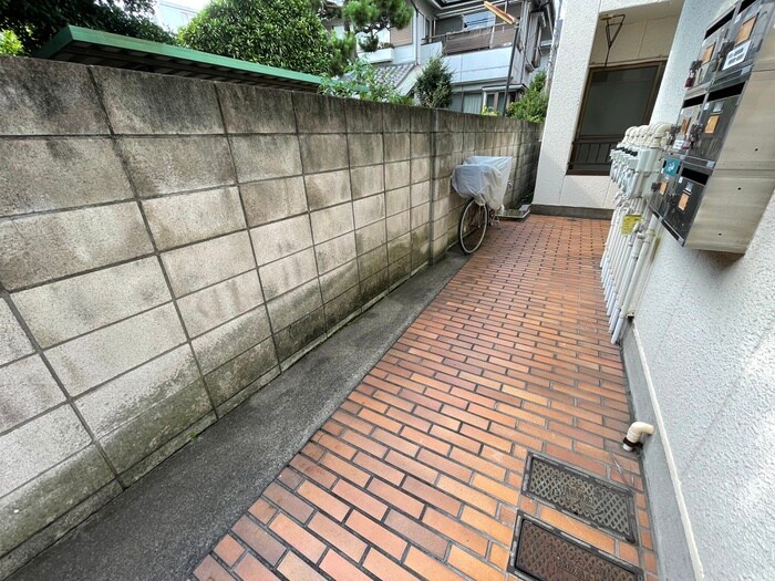 物件外観写真5　(駐輪場)