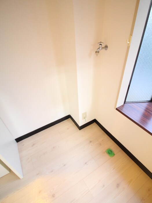 物件内観写真13　(洗濯機置場)