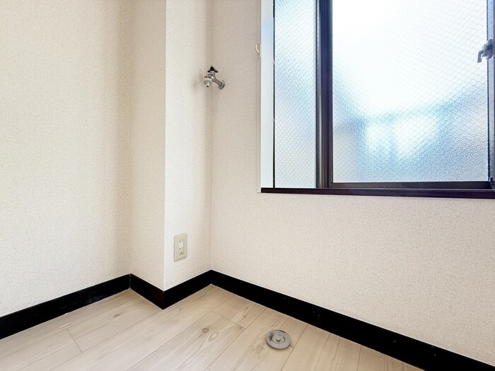 物件内観写真14　(洗濯機置場)