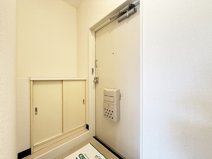 物件内観写真16　(玄関)