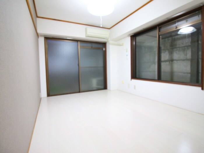 物件内観写真6　(居室)