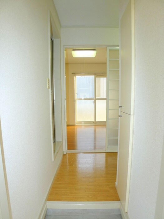 物件内観写真7　(玄関)