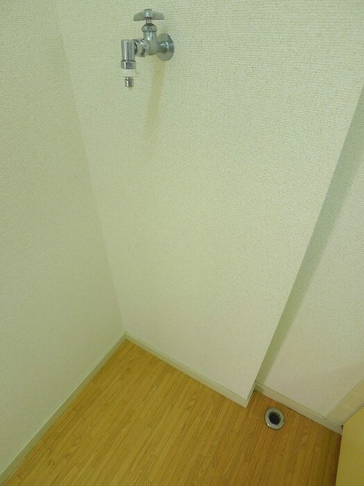 物件内観写真15　(洗濯機置場)