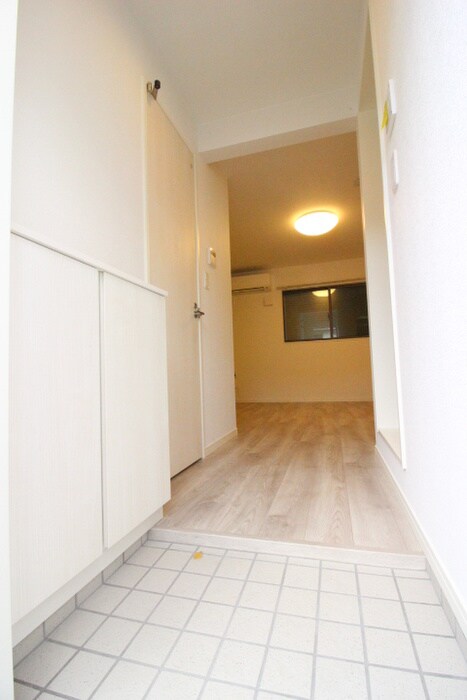 物件内観写真7　(玄関)