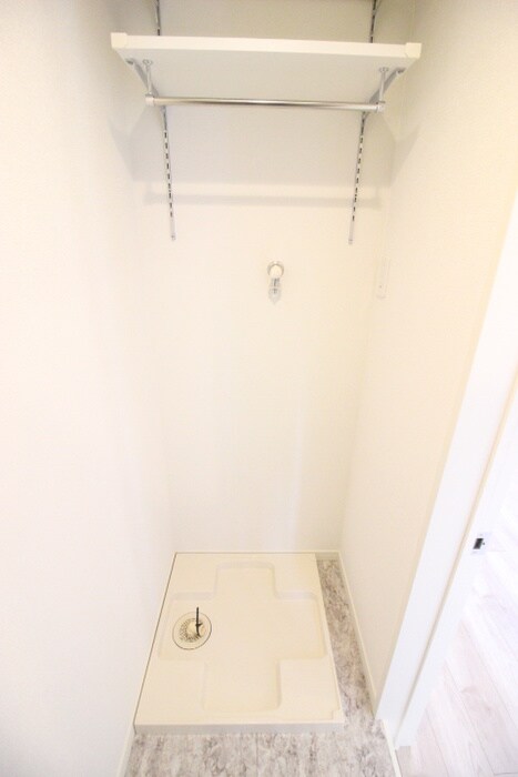 物件内観写真12　(洗濯機置場)