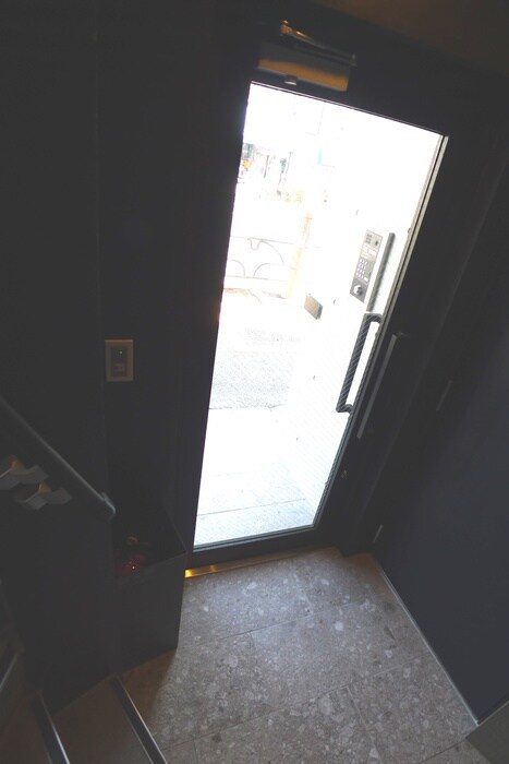 物件外観写真5　(エントランス部分)