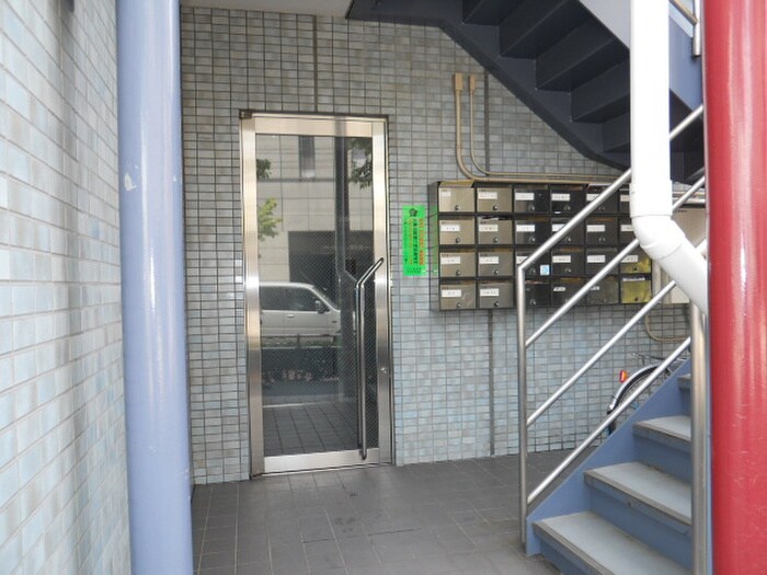 物件外観写真2　(エントランス部分)