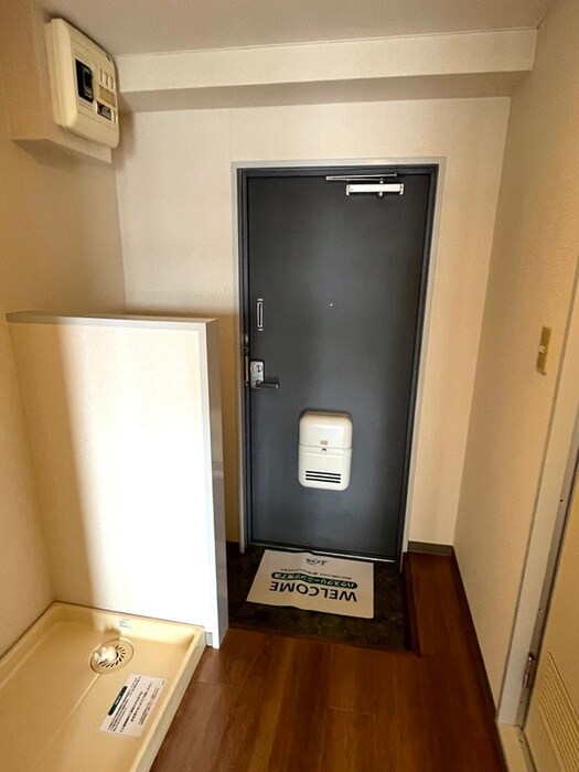 物件内観写真10　(玄関)