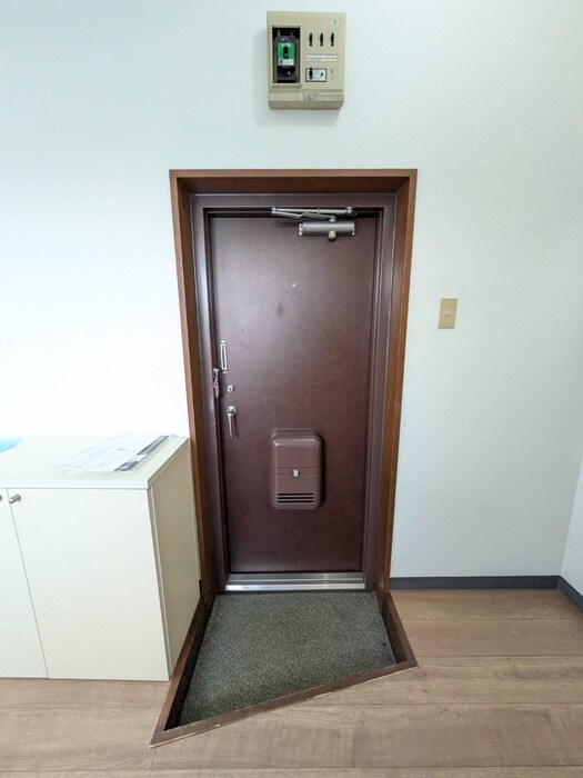 物件内観写真16　(玄関)