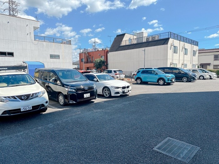物件外観写真6　(駐車場)