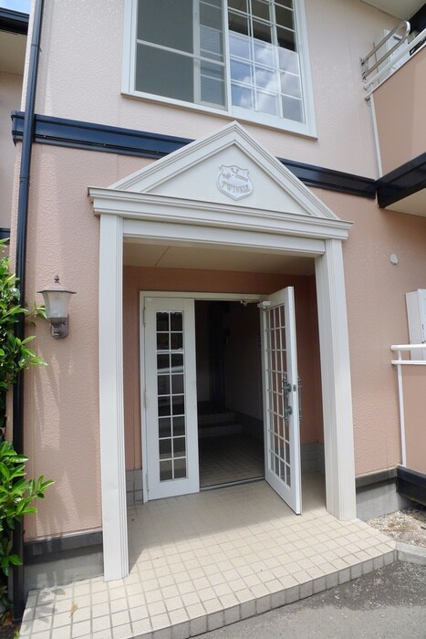 物件外観写真4　(エントランス部分)