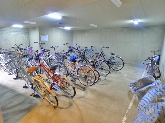 物件外観写真5　(駐輪場)