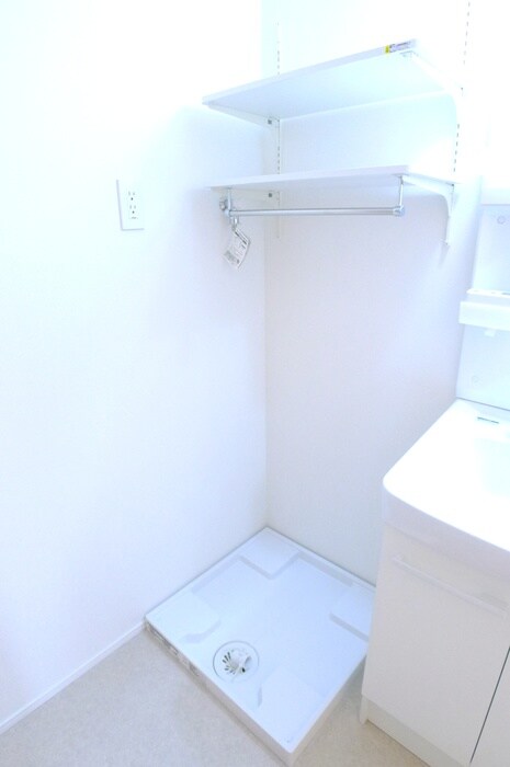 物件内観写真16　(洗濯機置場)