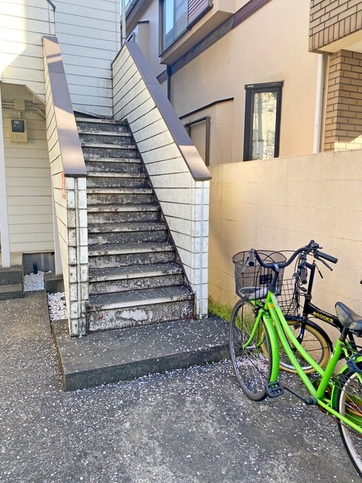 物件外観写真3　(駐輪場)