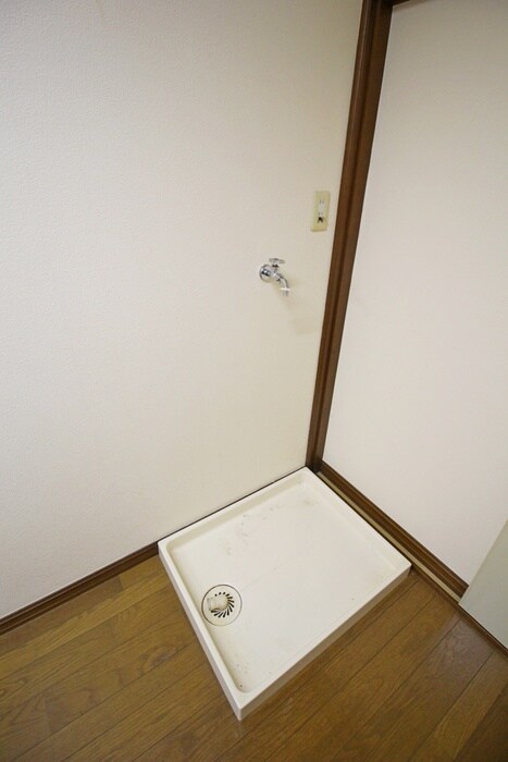 物件内観写真18　(洗濯機置場)