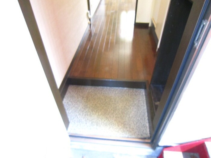 物件内観写真13　(玄関)