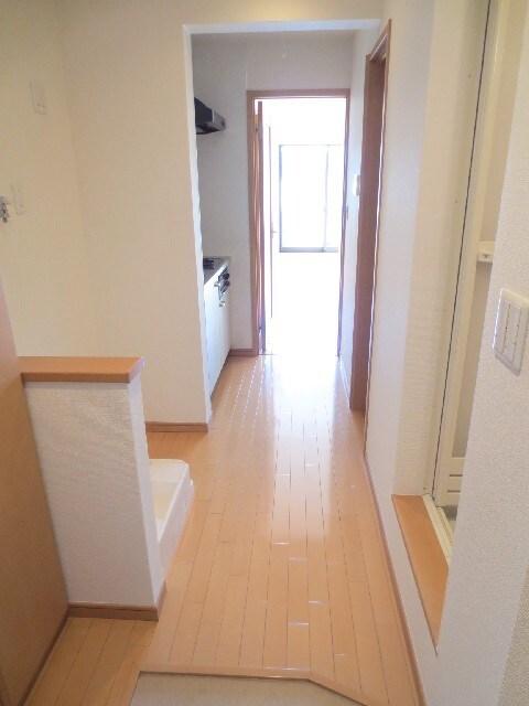 物件内観写真7　(玄関)