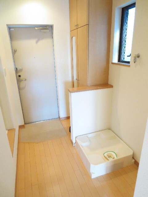 物件内観写真16　(洗濯機置場)