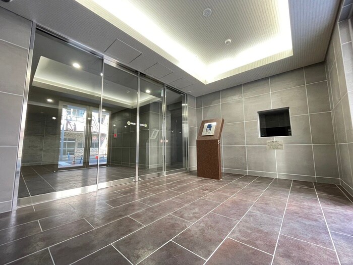 物件外観写真2　(エントランス部分)