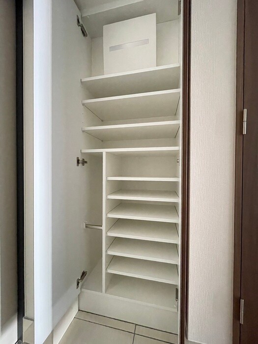 物件内観写真14　(靴箱)