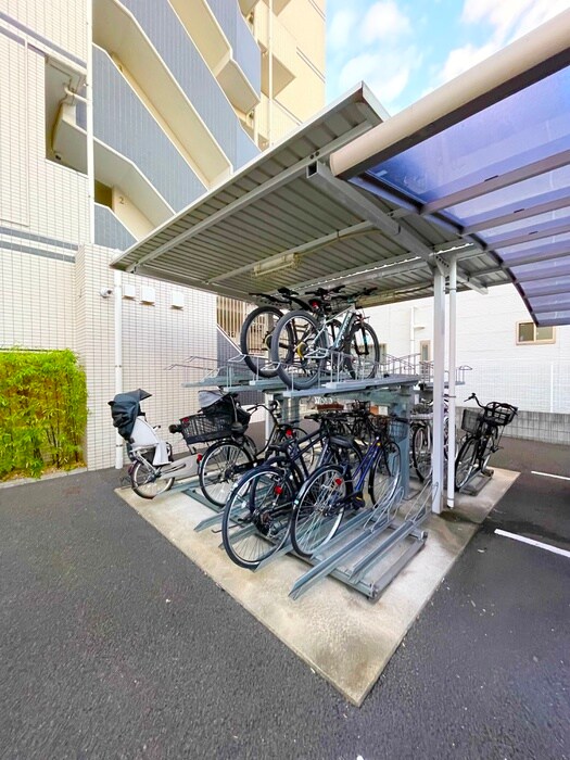 物件外観写真4　(駐輪場)