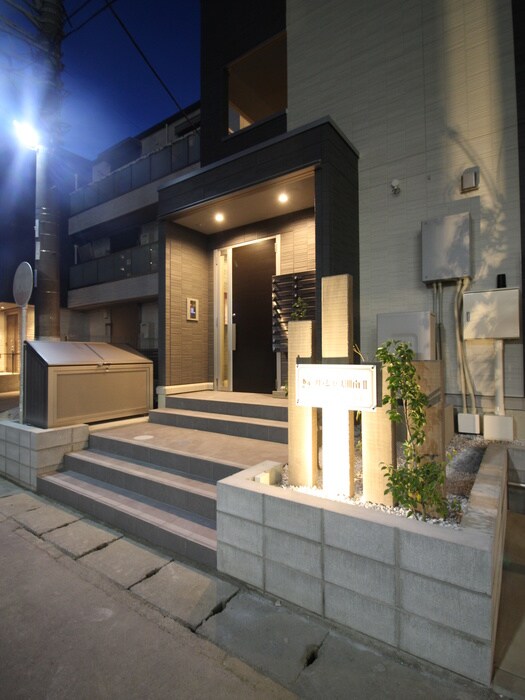 物件外観写真5　(エントランス部分)